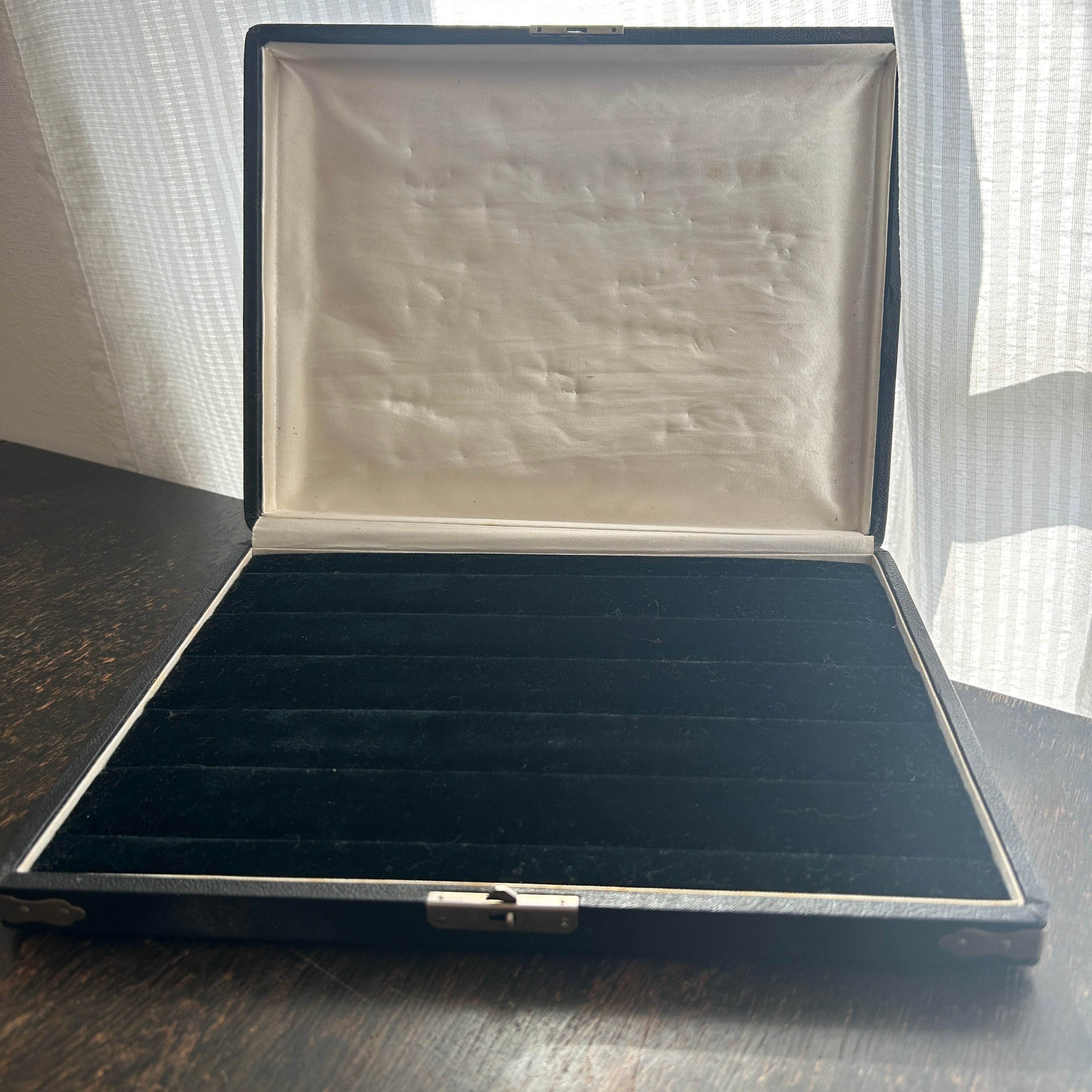 ヴィンテージ　リングコレクションケースE  浅型、大