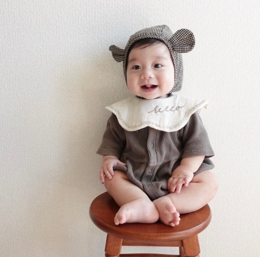 hello』刺繍のぐるりもくもくスタイ・ブラウン | 『ehe』