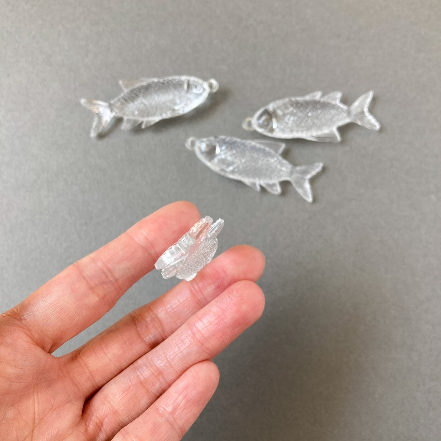 再入荷〉クリア魚の立体チャーム | Dua-アクセサリーパーツショップ
