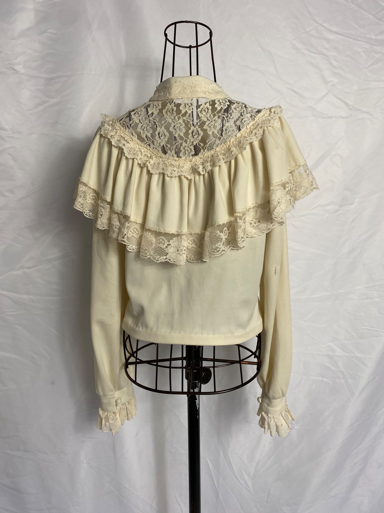 80’s Shoulder conscious Frills blouse