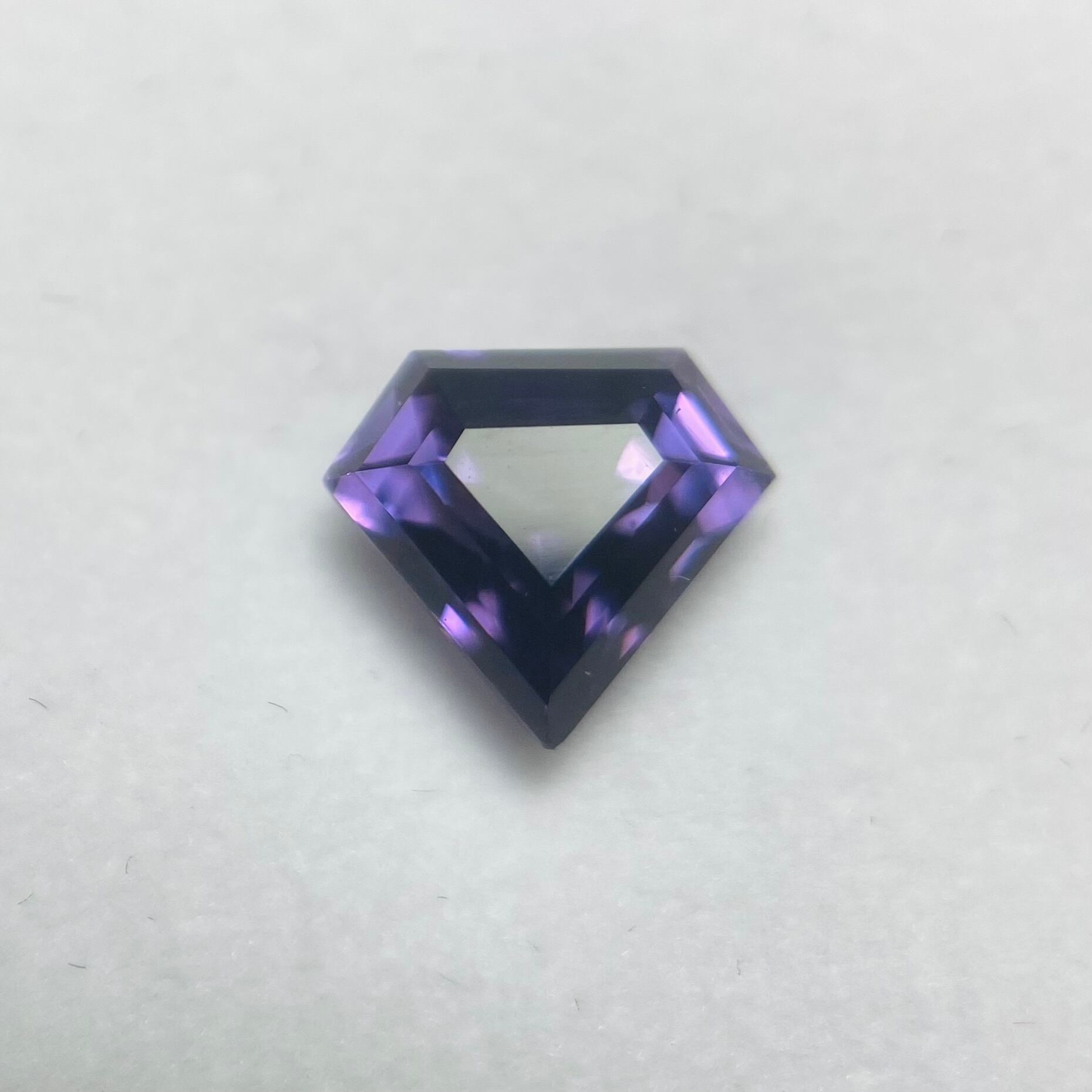 クールなイケメンスピネル