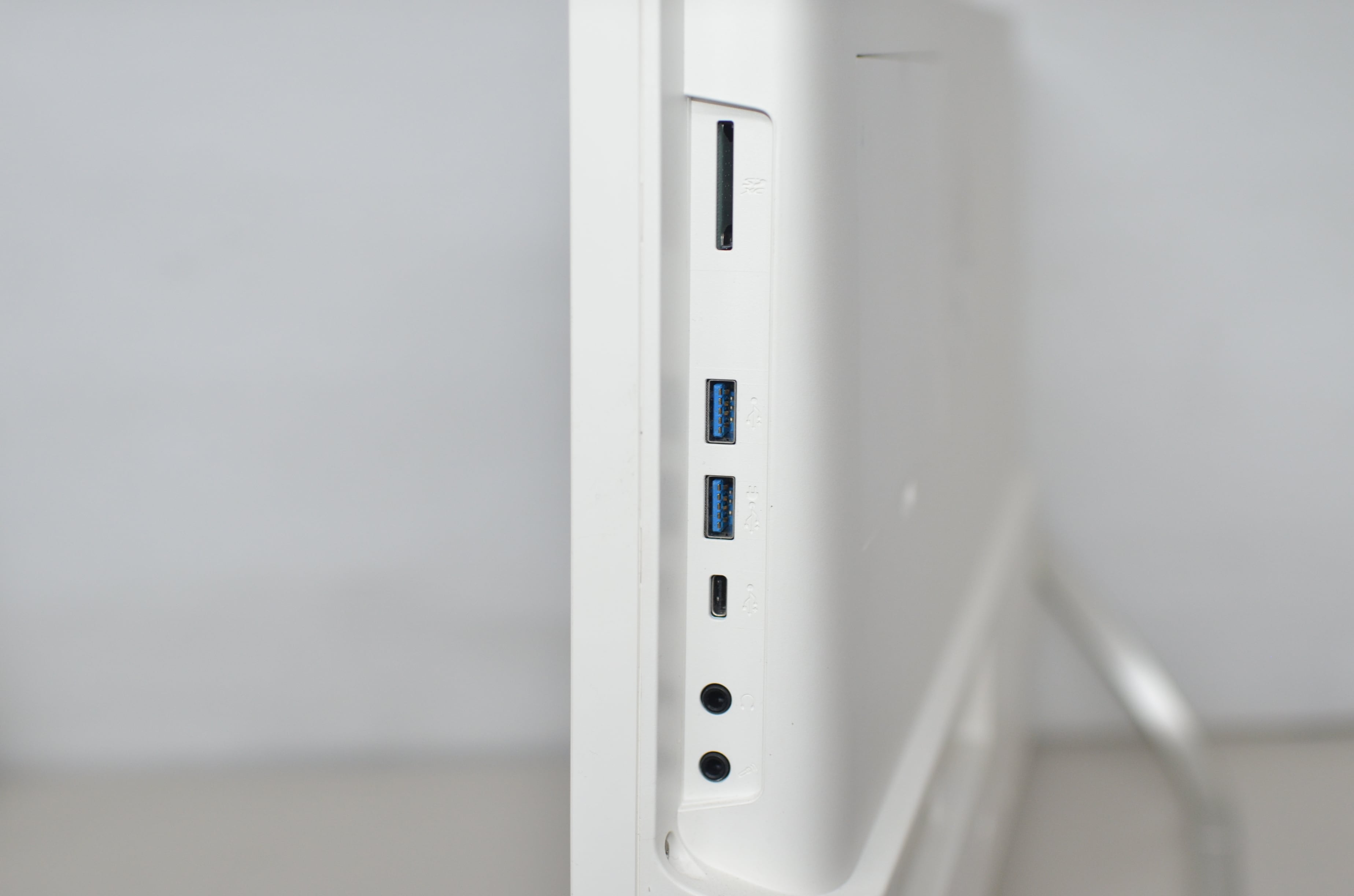 中古良品 一体型パソコン 最新Windows11 富士通 FH52/B1 Celeron-3865U