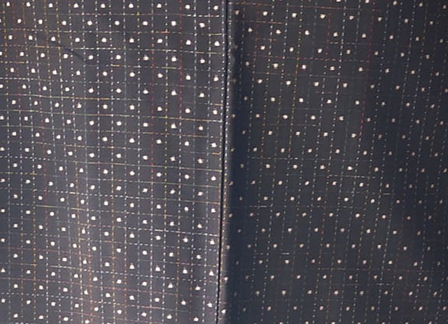 【袷】トールサイズ　黒茶地　ドット絣文　大島紬