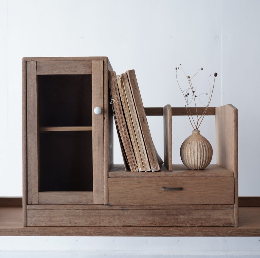 古いブックスタンド