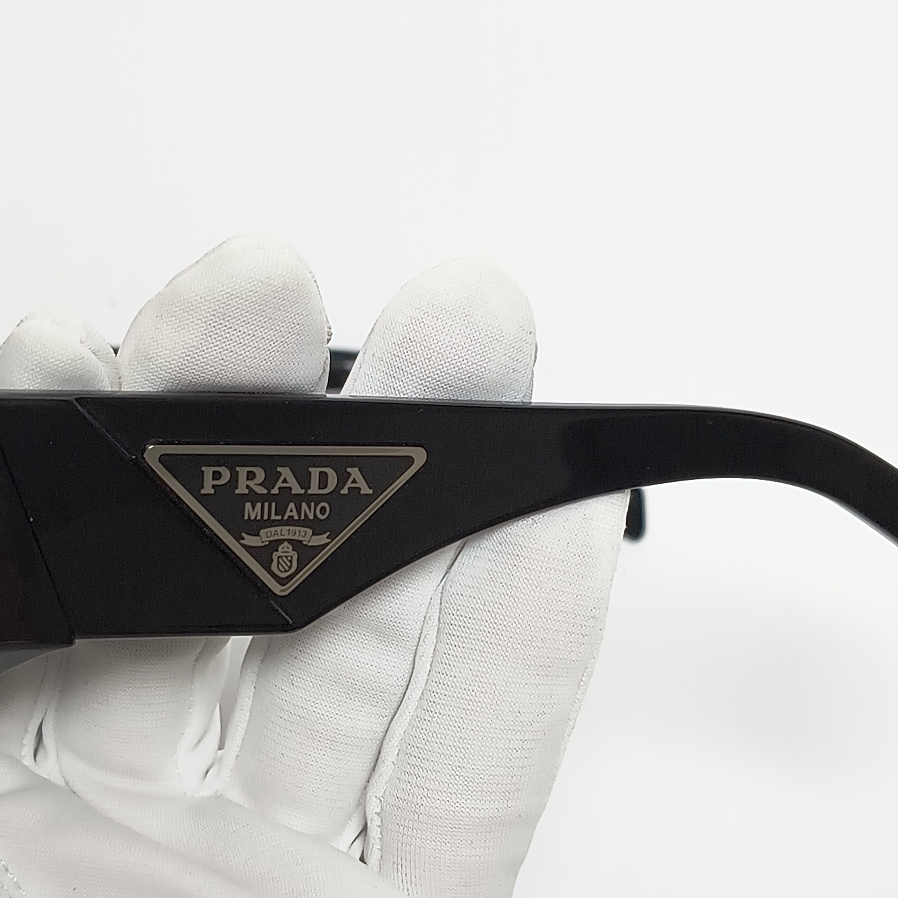 新品未使用・並行輸入品】PRADA トライアングルロゴ入り サングラス