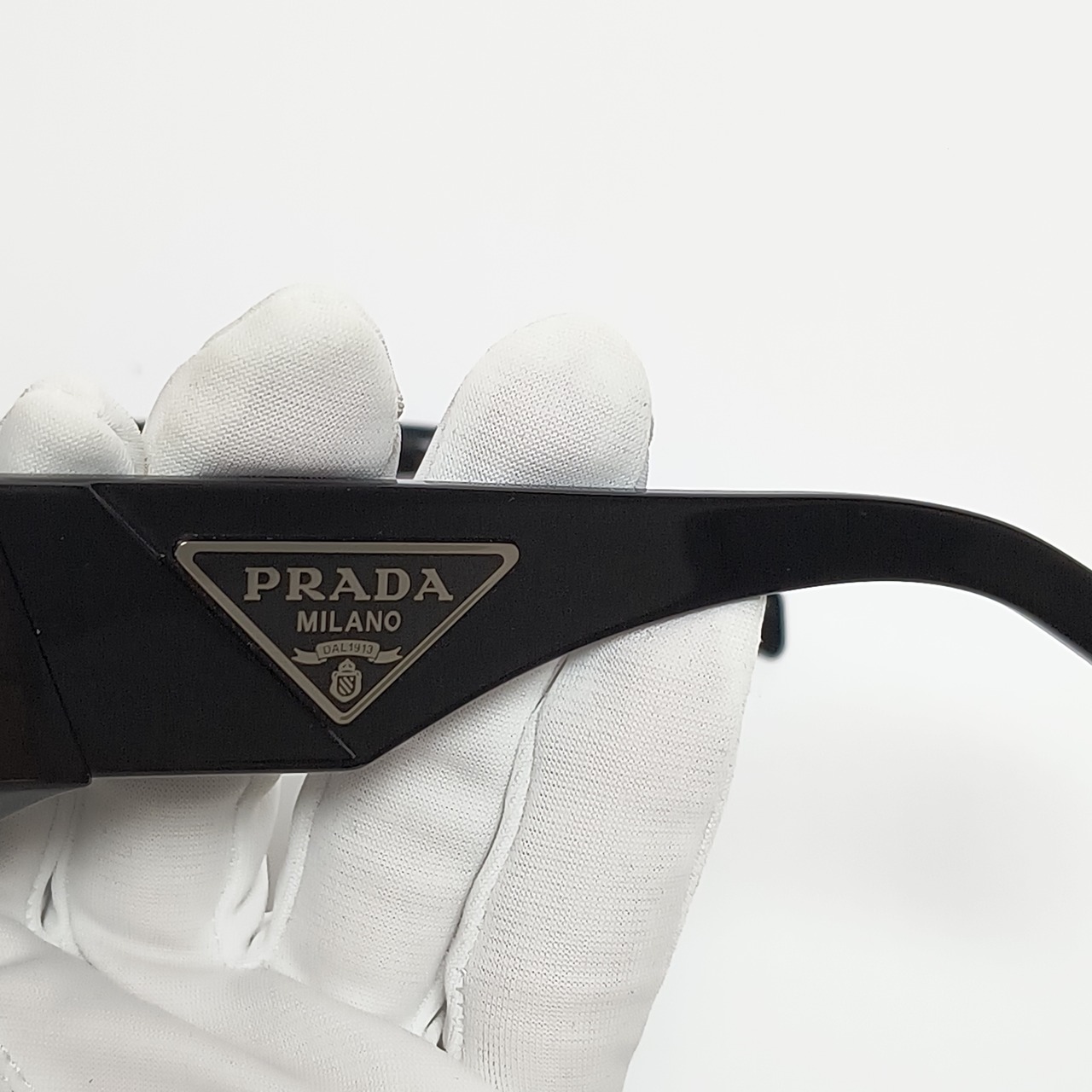 新品未使用・並行輸入品】PRADA トライアングルロゴ入り サングラス 
