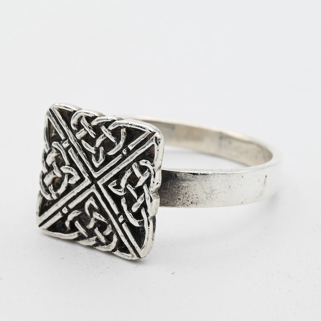 Celtic Knot Design Statement Ring #19.0 / Ireland