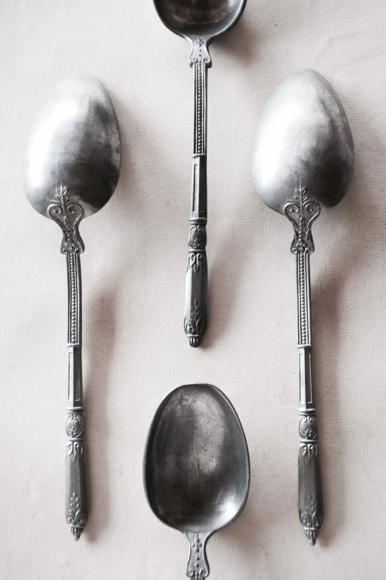 フランス 19世紀 エタン 球の綴るネオゴシックと縦長のスプーン アンティーク