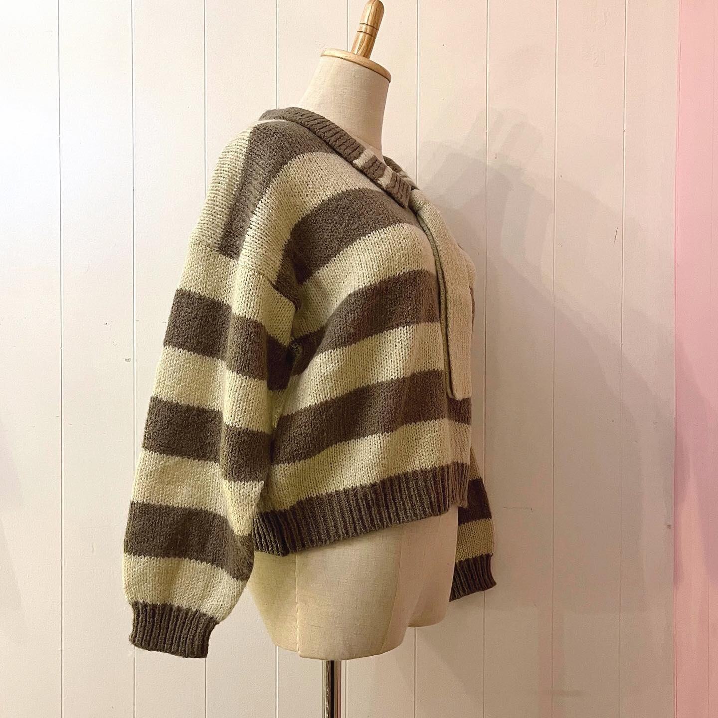 khaki cream border necktie sweater