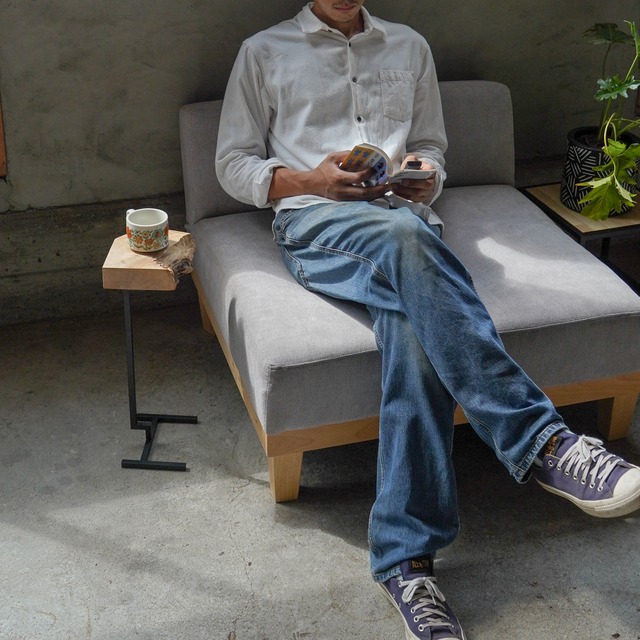 一枚板のミニサイドテーブル No.8 樹種：トチ