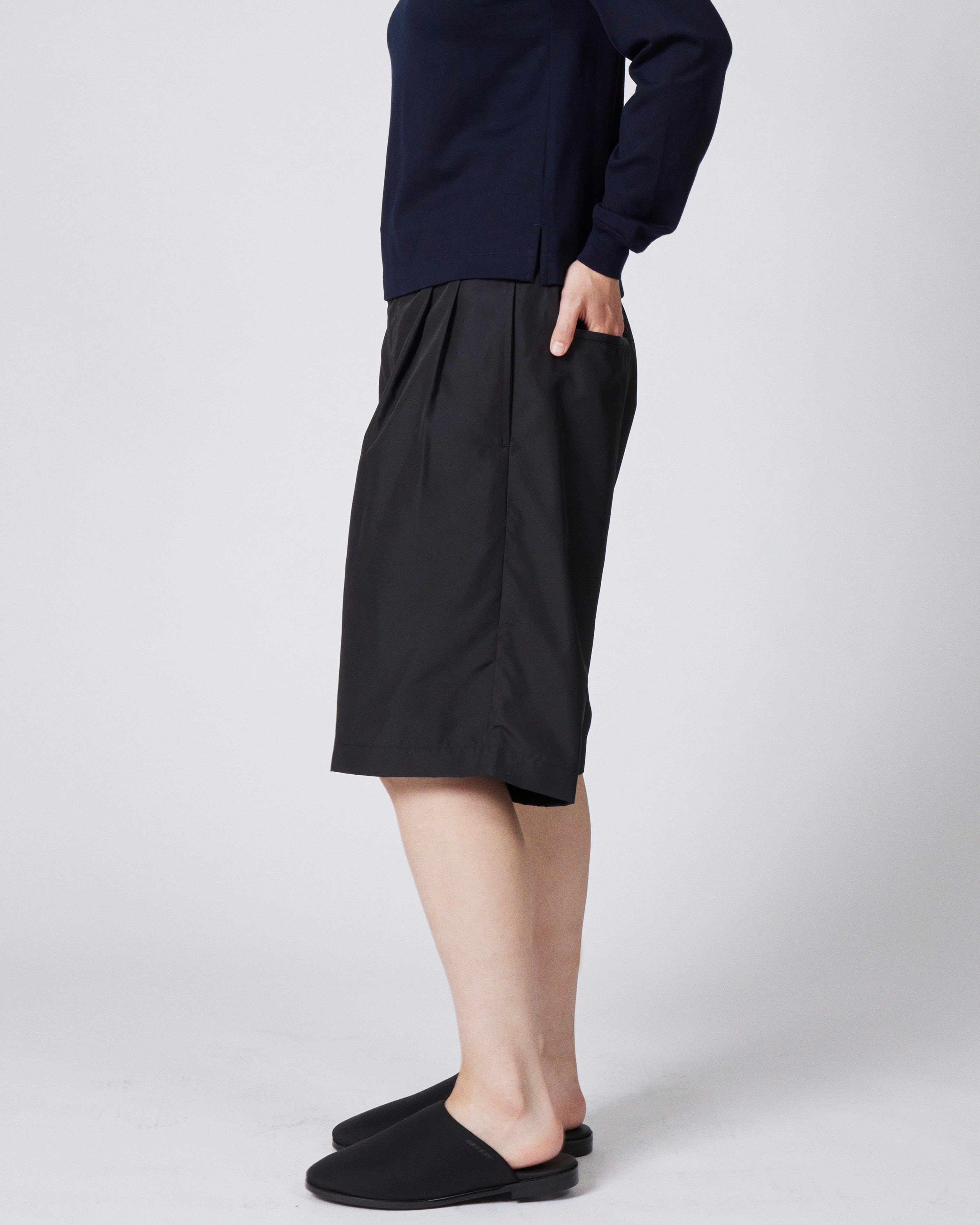 everyone two tuck nylon silk wide short pants (BLACK) | everyone