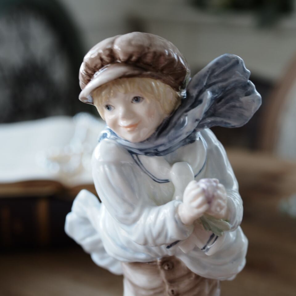 英国コールポート The Boy 1990年製 可愛い少年のフィギュリン