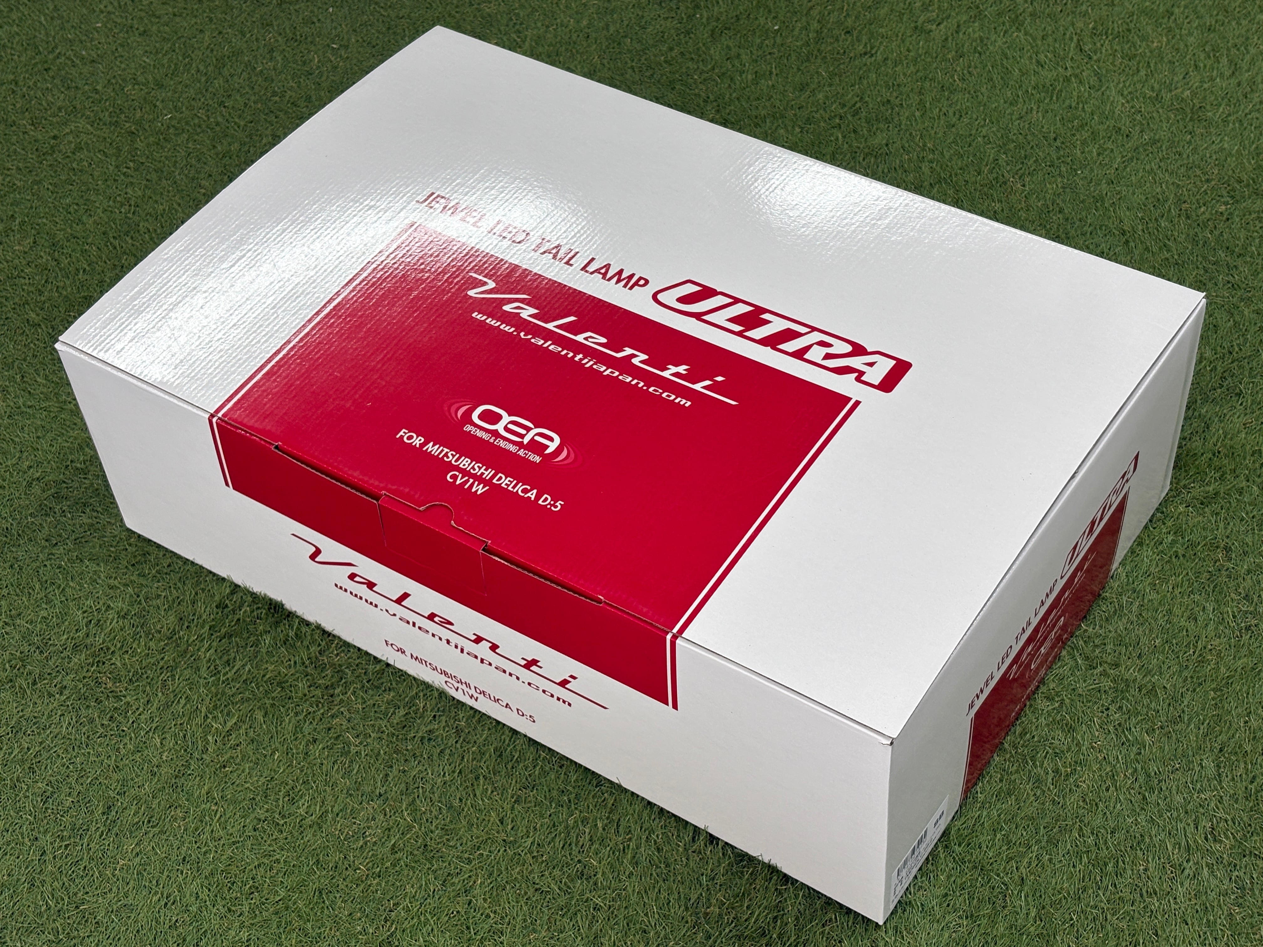 新型デリカD:5用 ジュエルLEDテールランプ ULTRA ライトスモーク
