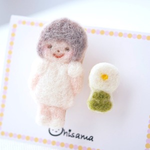 女の子とお花の羊毛刺繍ブローチ w-1
