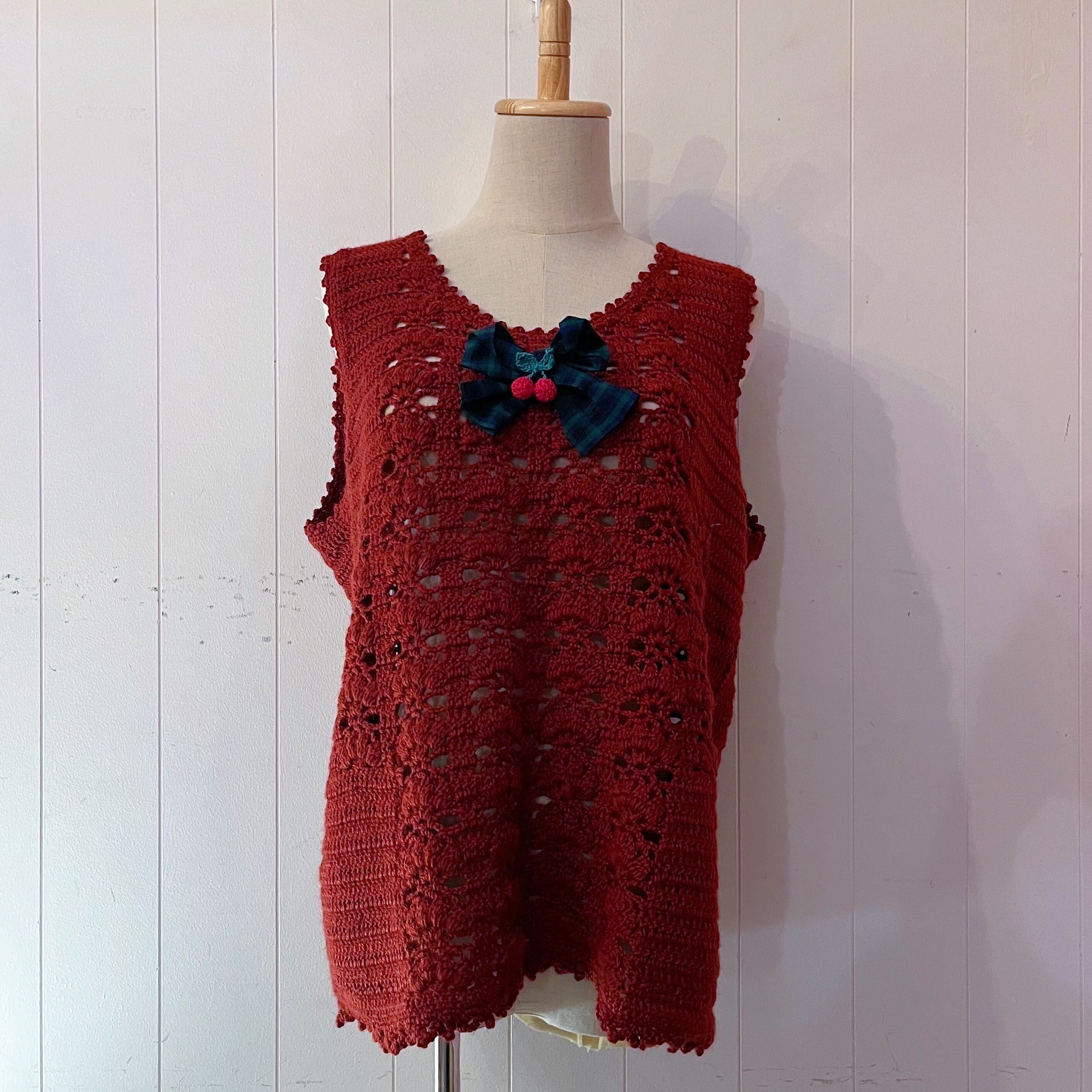 cherry brooch bordeaux crochet vest