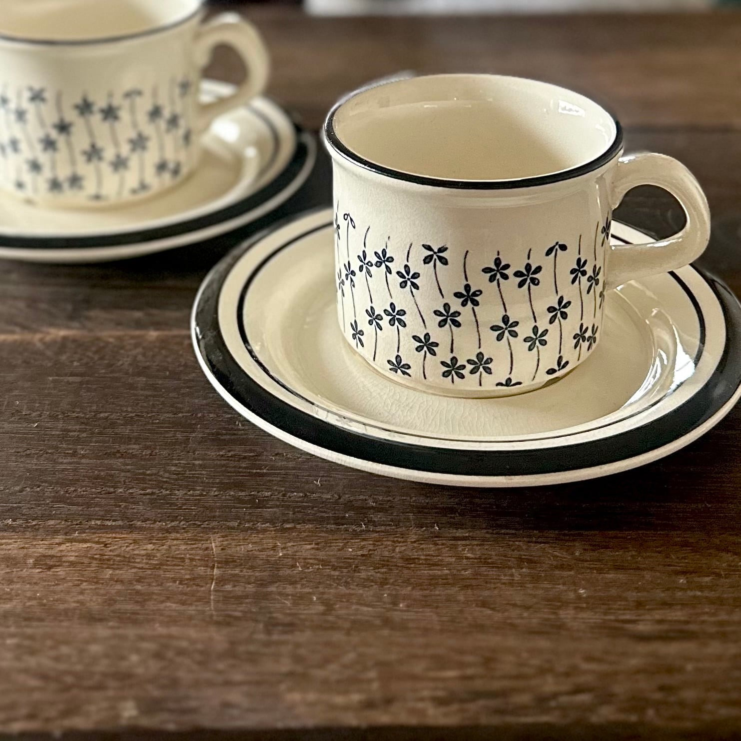 USED品 レトロ ストーンウェア 小花柄 カップ&ソーサー 2客セット | full