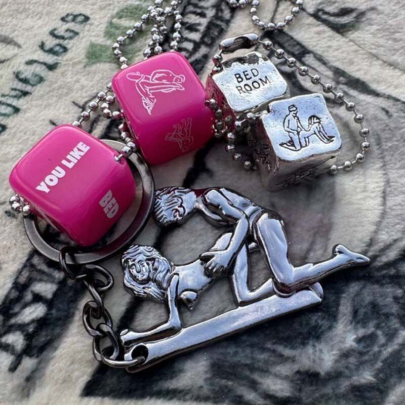 幸運を呼ぶ？魔除けにも！牛の睾丸、金玉、ブルズボール キーホルダー