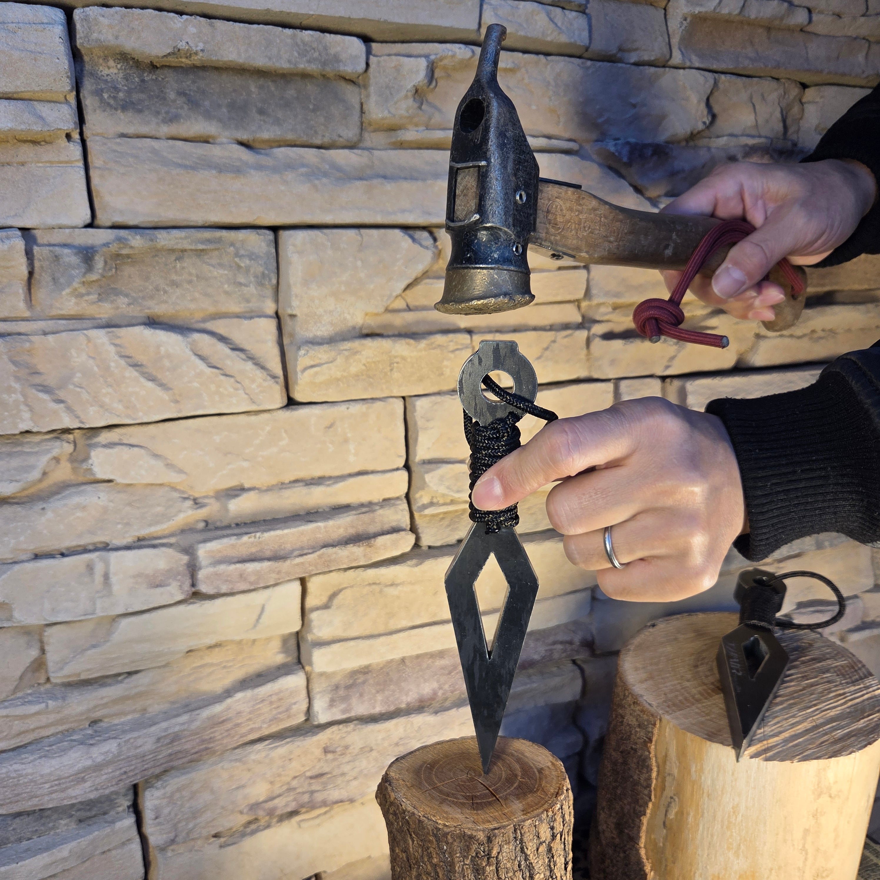 フジノハガネ】薪割りクサビ クナイさん〈ニンジャシリーズ〉 | CAMP