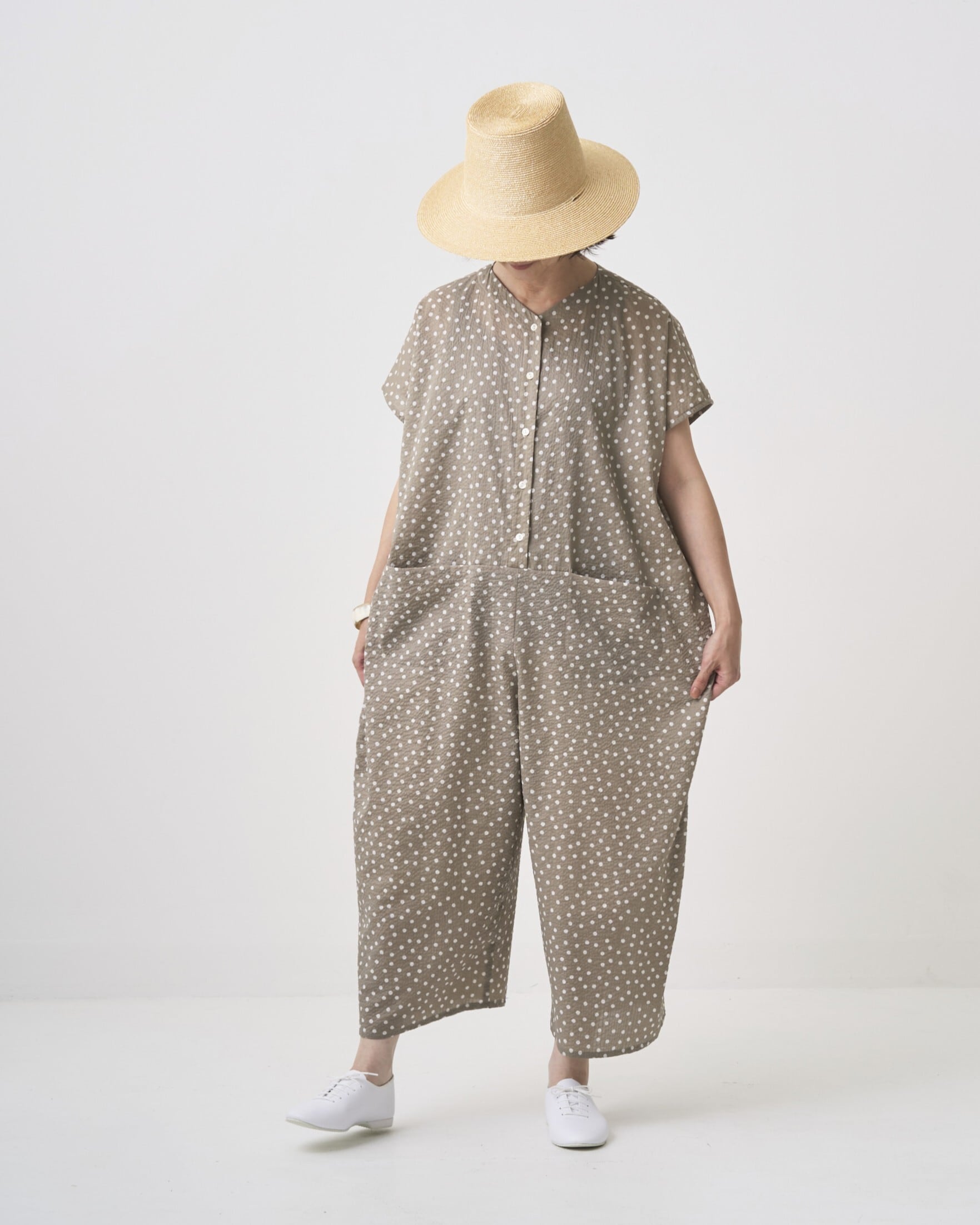 サムウェアクロージング グレージュベースのドット柄半袖シャツ somewearclothing