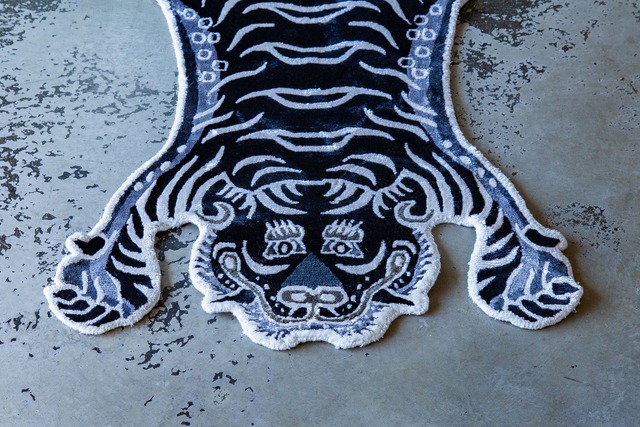 Tibetan Tiger Rug 《Sサイズ•シルク・オリジナル•モノクロバージョン031》チベタンタイガーラグ