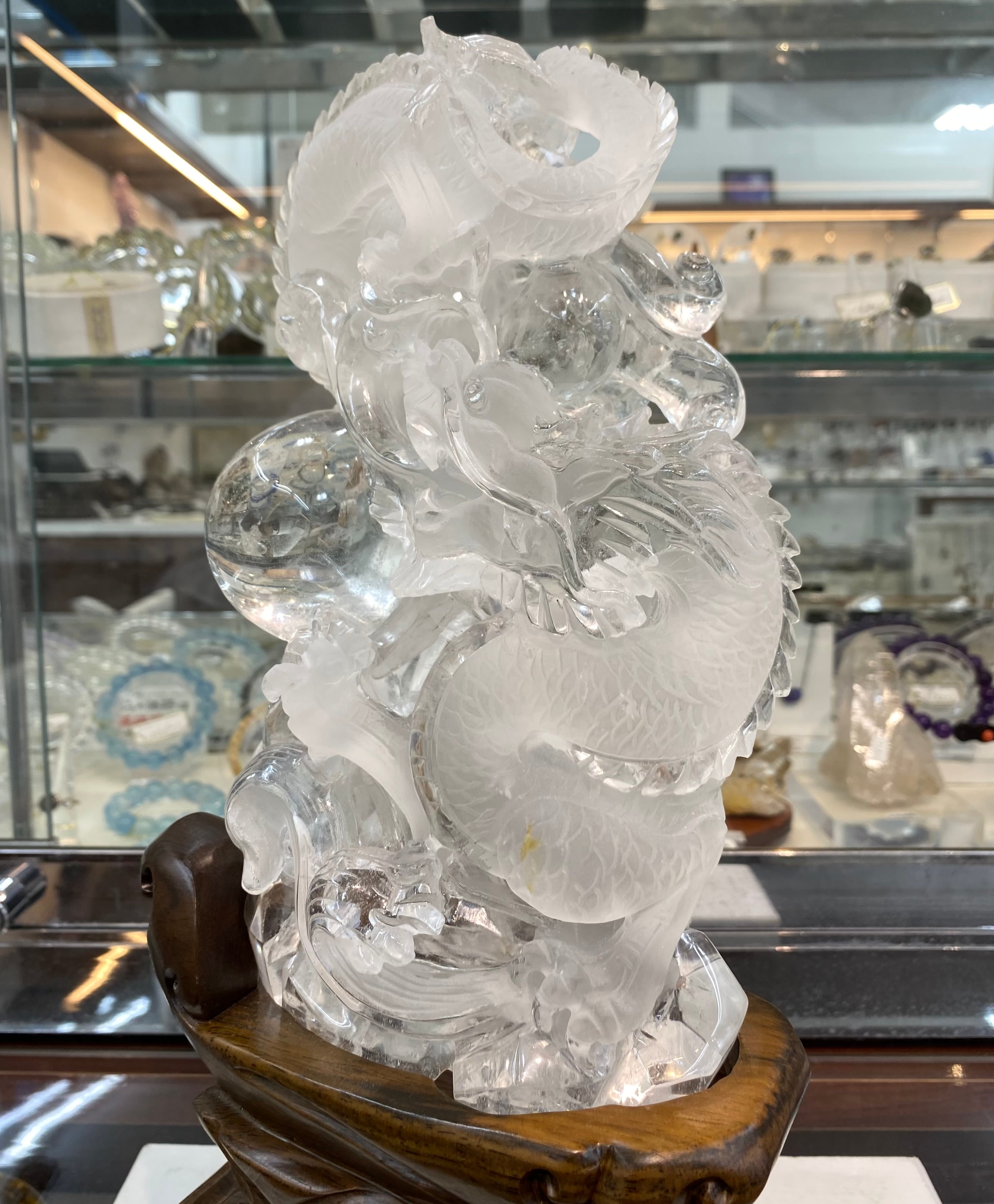厳選 水晶昇龍 透かし彫り 巨大水晶龍 虹入り！ブラックルチル入り水晶
