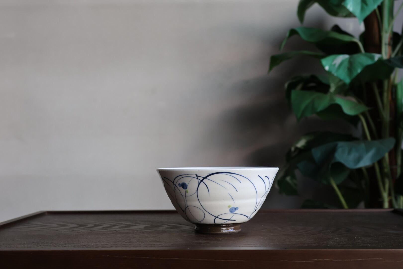 波佐見焼 花散し 飯碗 大 青 | うつわ通販 土岐陶器店 / ONLINE SHOP
