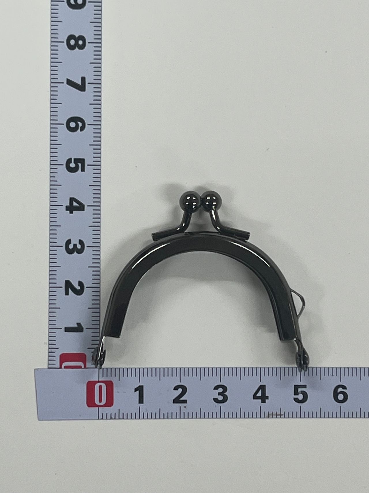 1.６丸（横約5.2㎝×高さ3.5㎝）　5.5㎜丸玉　　出しカン　　　（ブラック）