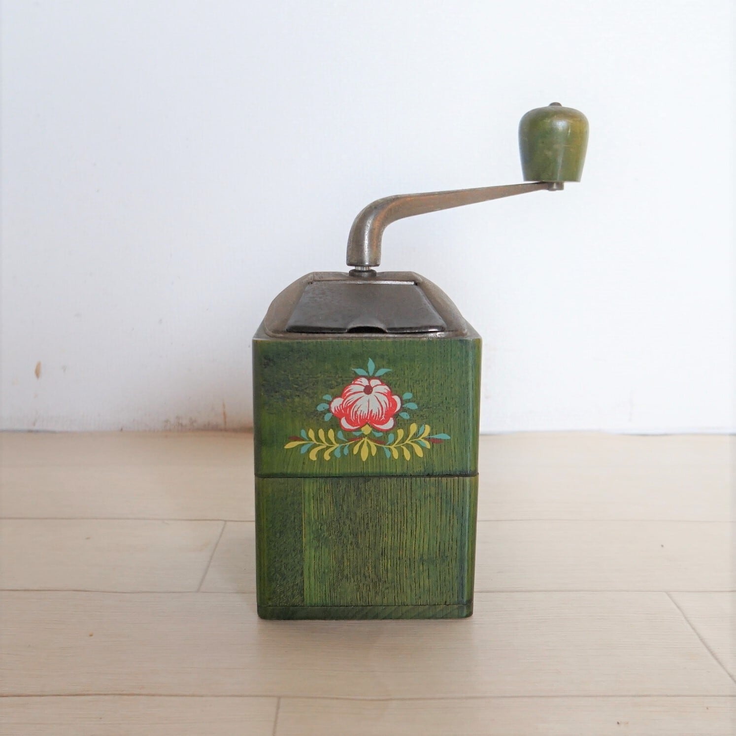 【コレクション 13】ハンドペイントの緑のコーヒーミル