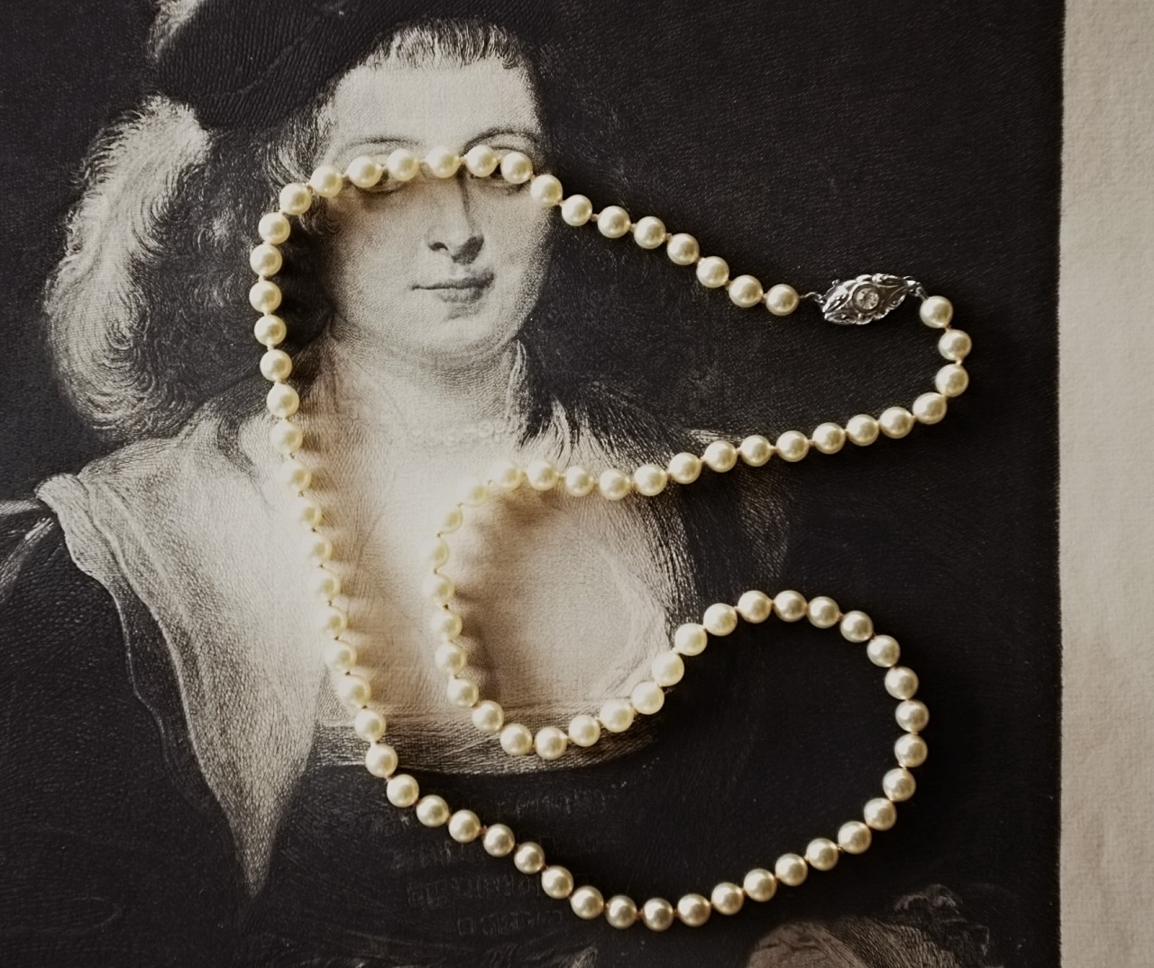 フランスヴィンテージ ガラス真珠と銀の目と首飾り