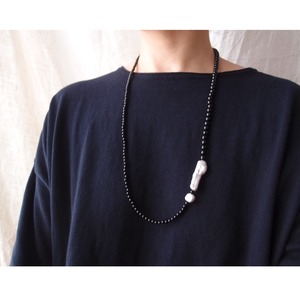 Baroque Pearl ［！］  Exclamation Necklace／バロックパール×オニキス 非対称 感嘆符ネックレス