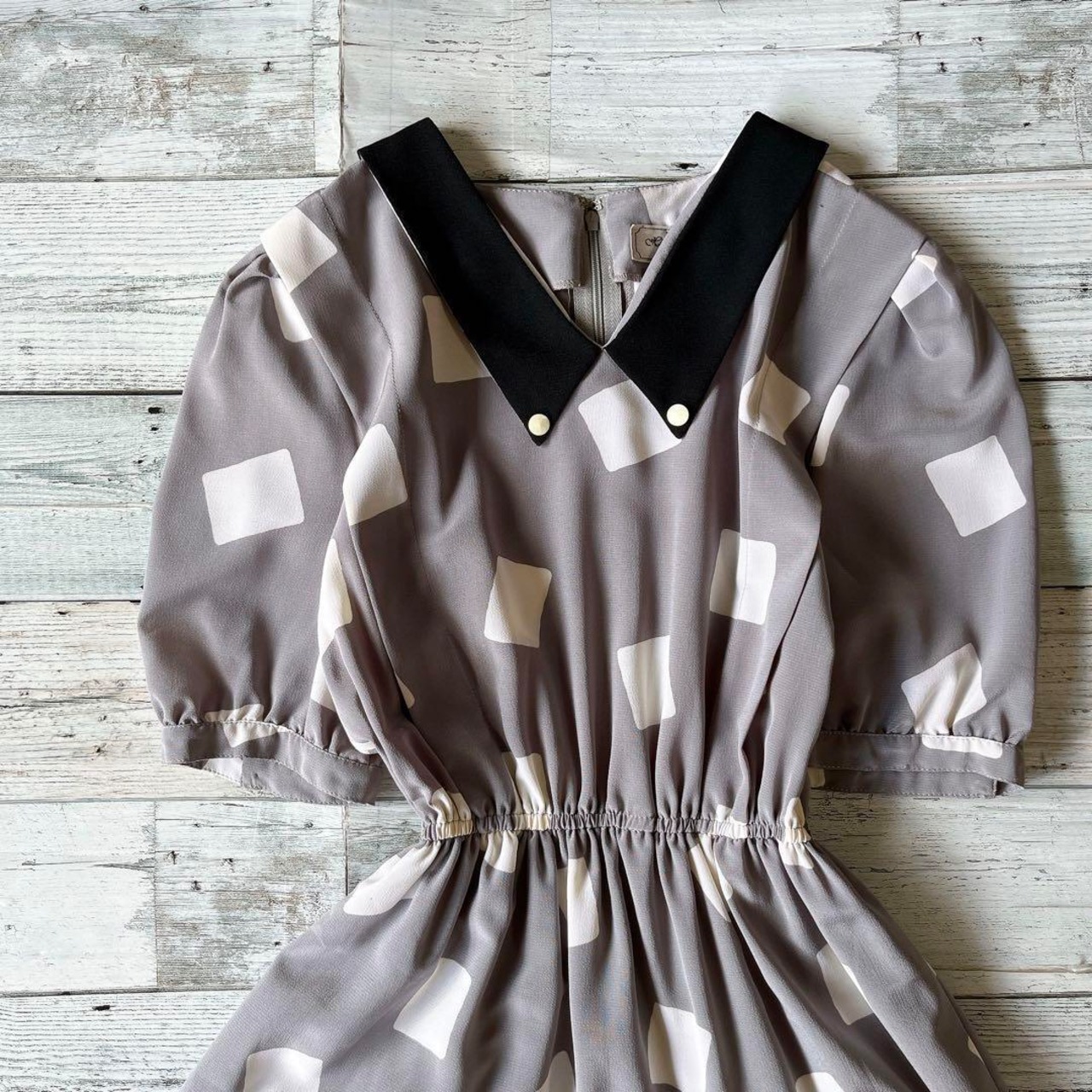 昭和レトロ切り替え襟半袖ロングワンピーススクエアドット柄  