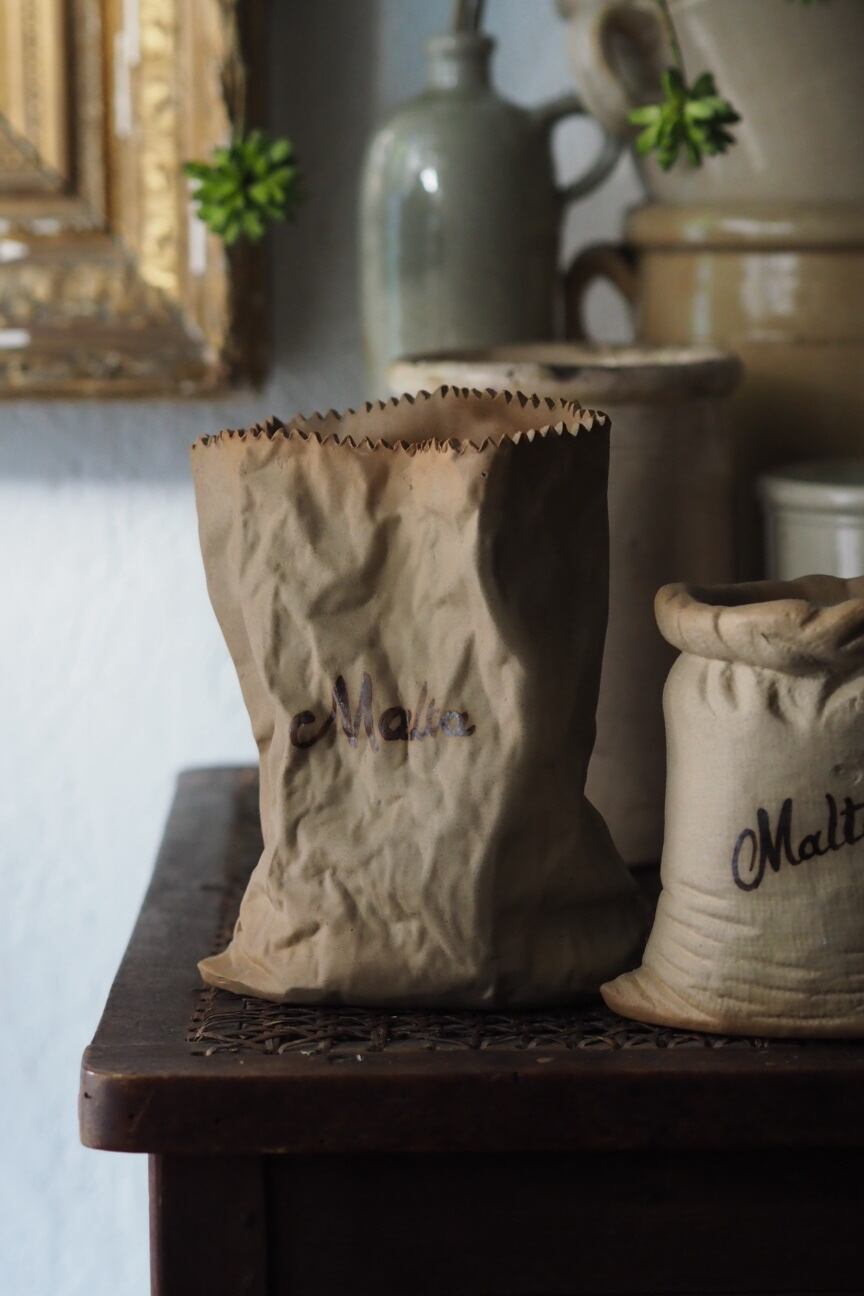 マルタ島の紙袋、を模した陶器ペア-pair vintage pottery vase