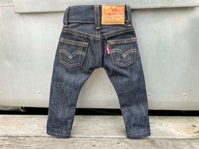 LEVI’S VINTAGE CLOTHING 1947 MODEL STORE DISPLAY