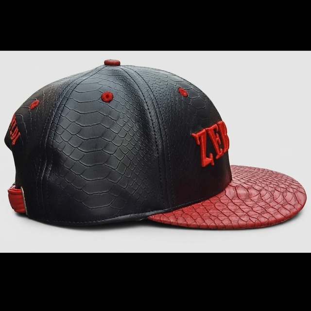 ZEBABY RED CRACKED LEATHER CAP（税込み）