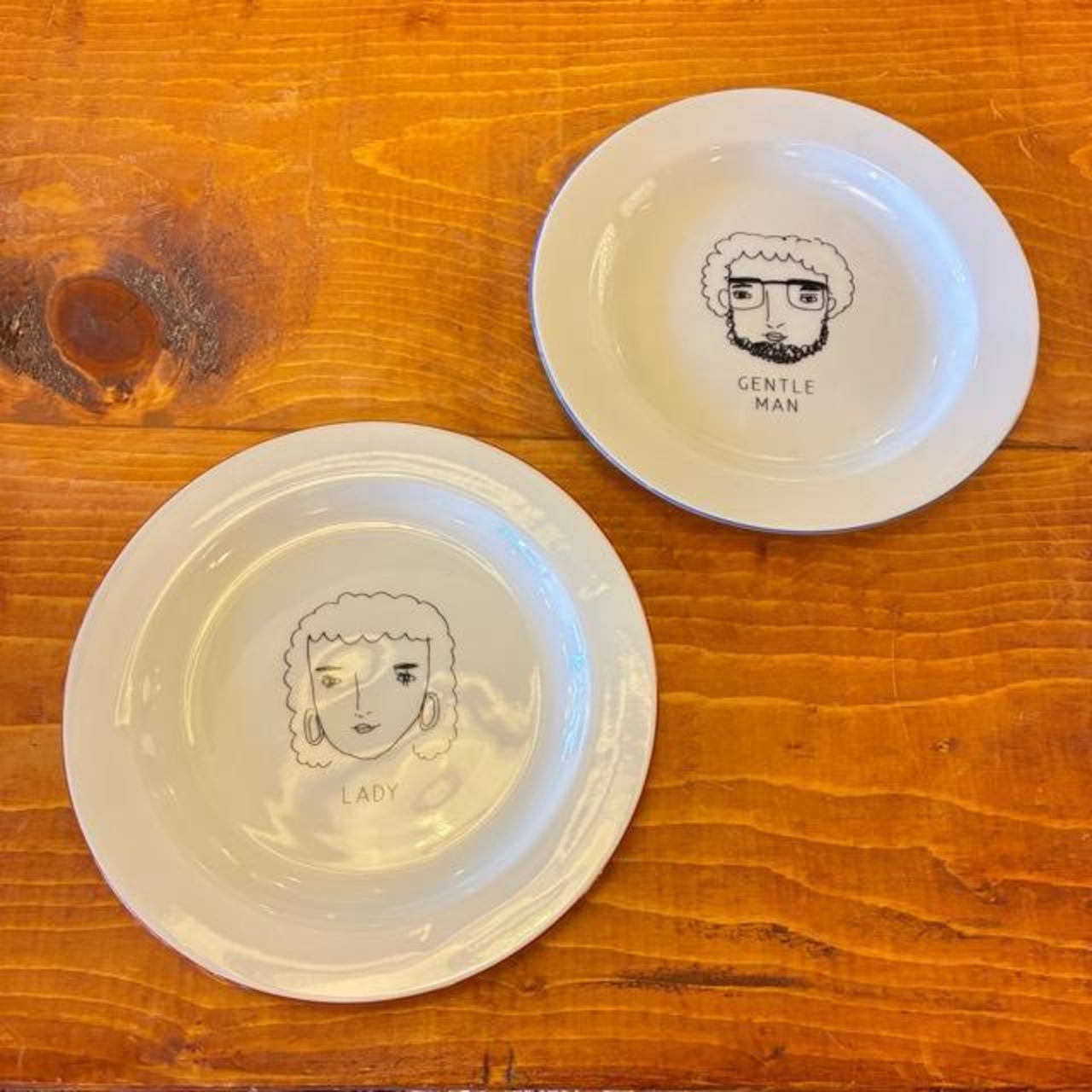 Mino Ennui Plate M, 2 Types: Gentle Man and Lady. Available in two varieties. Suitable for Japanese and Western cuisine. Microwave and dishwasher safe.