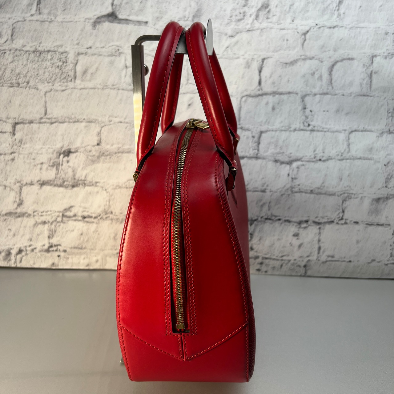 LOUIS VUITTON ルイヴィトン エピ サブロン カスティリアンレッド ハンドバッグ レッド A-12465