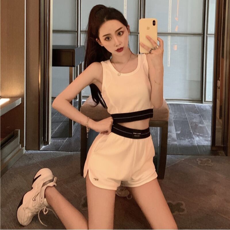 夏の新しいスタイルのスプライシングショートファッションへそスポーツキャミソール+伸縮性ウエストシンショーツスーツ女性 YY-ファッション39972055916