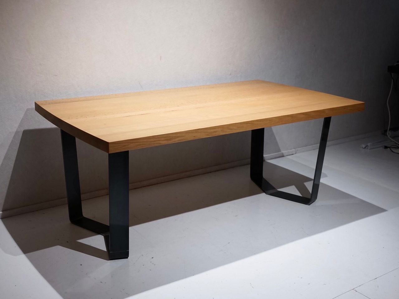 日進木工 THE GRAND TABLE グランドテーブル ダイニングテーブル テーブル 食卓 無垢材 オーク材 ブラック脚 モダン 北欧 ナチュラル