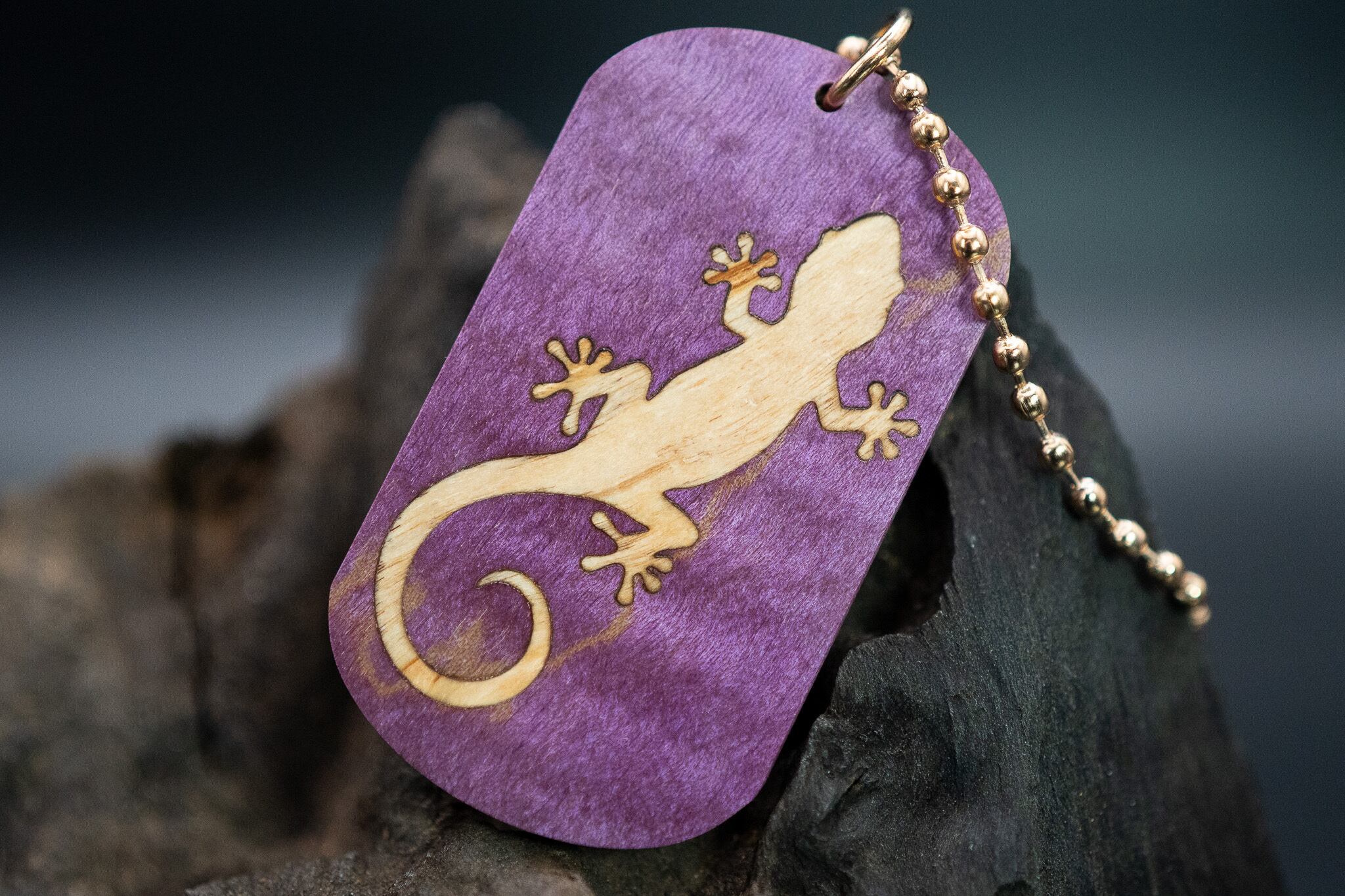 スタビライズドウッド メープル ドッグタグ 象嵌 木登りトカゲ