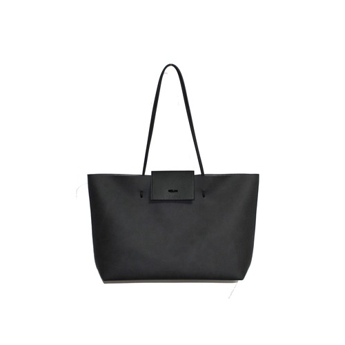 flap snap tote / charcoal