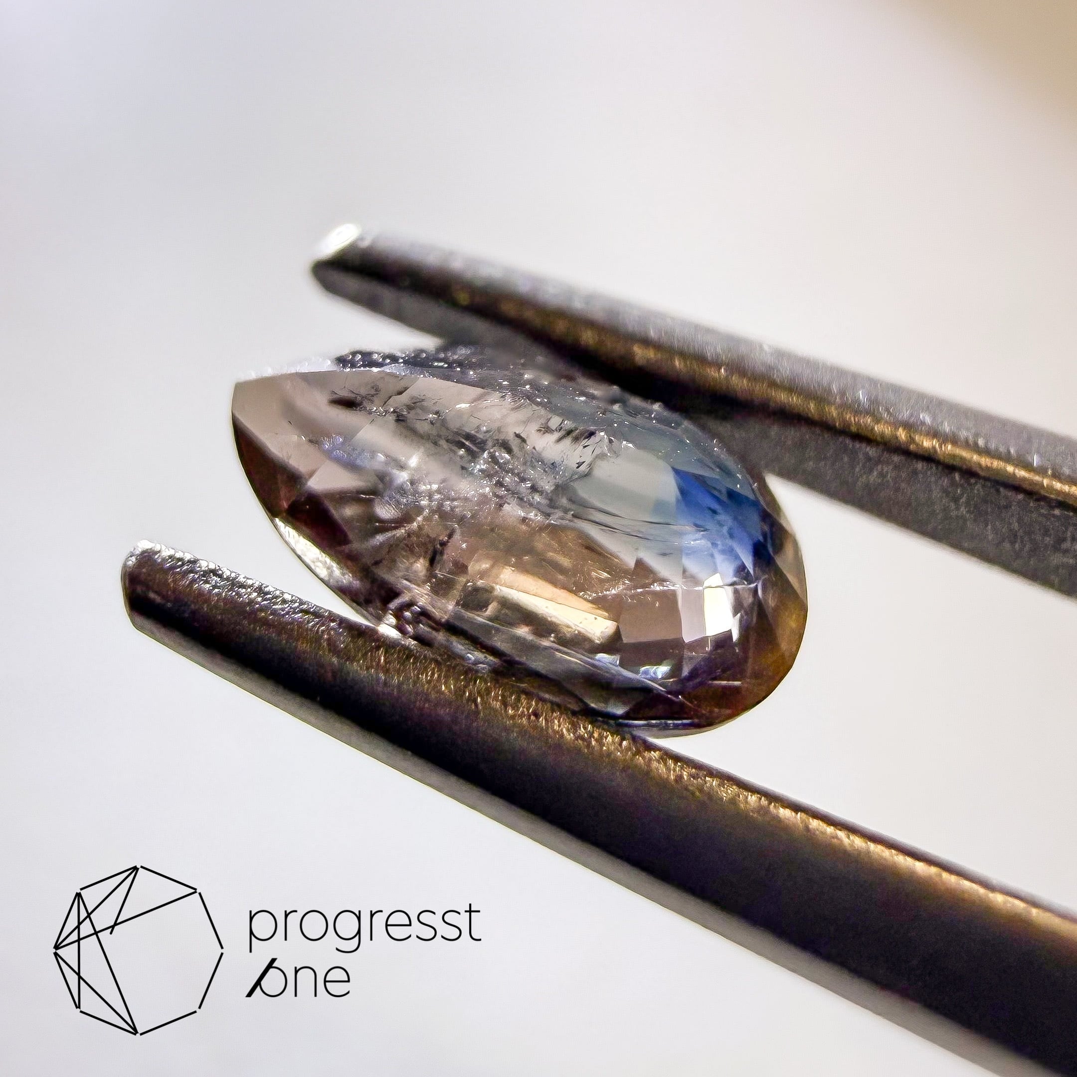 アキシナイト(ﾌﾞﾙｰﾃｨﾝﾄ)0.56ct | progresstone