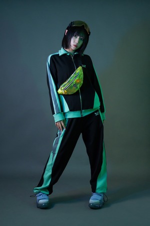 ∴ yuenii training suit β set / alien