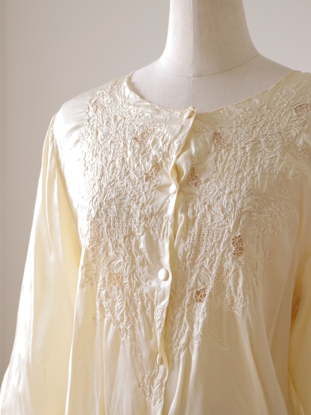 ●70's GOLDEN BEE silk embroidery blouse