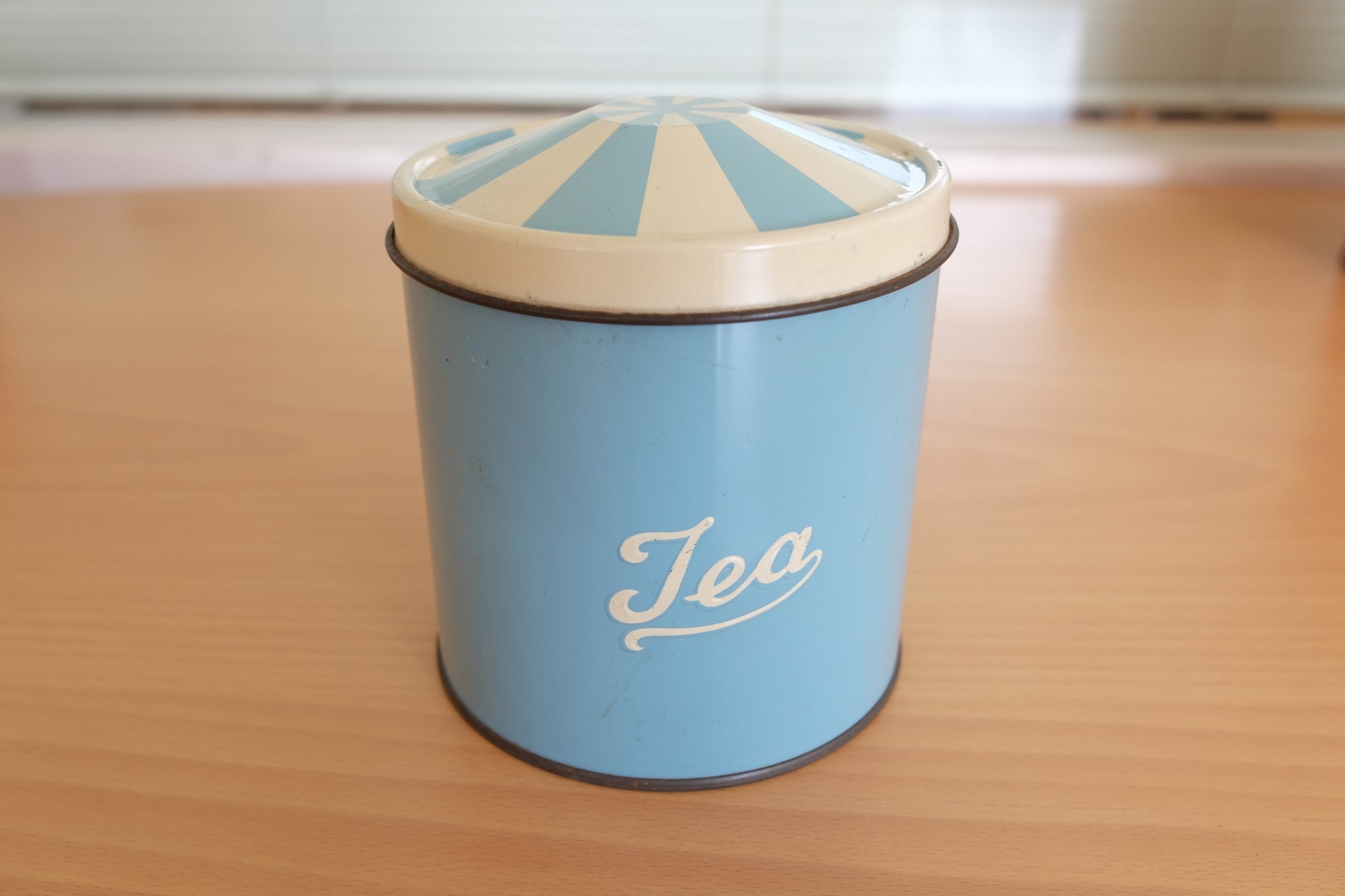 英国　Regency Ware　リージェンシー　ウェアー社製　Tea缶　サーカステント柄 スカイブルー