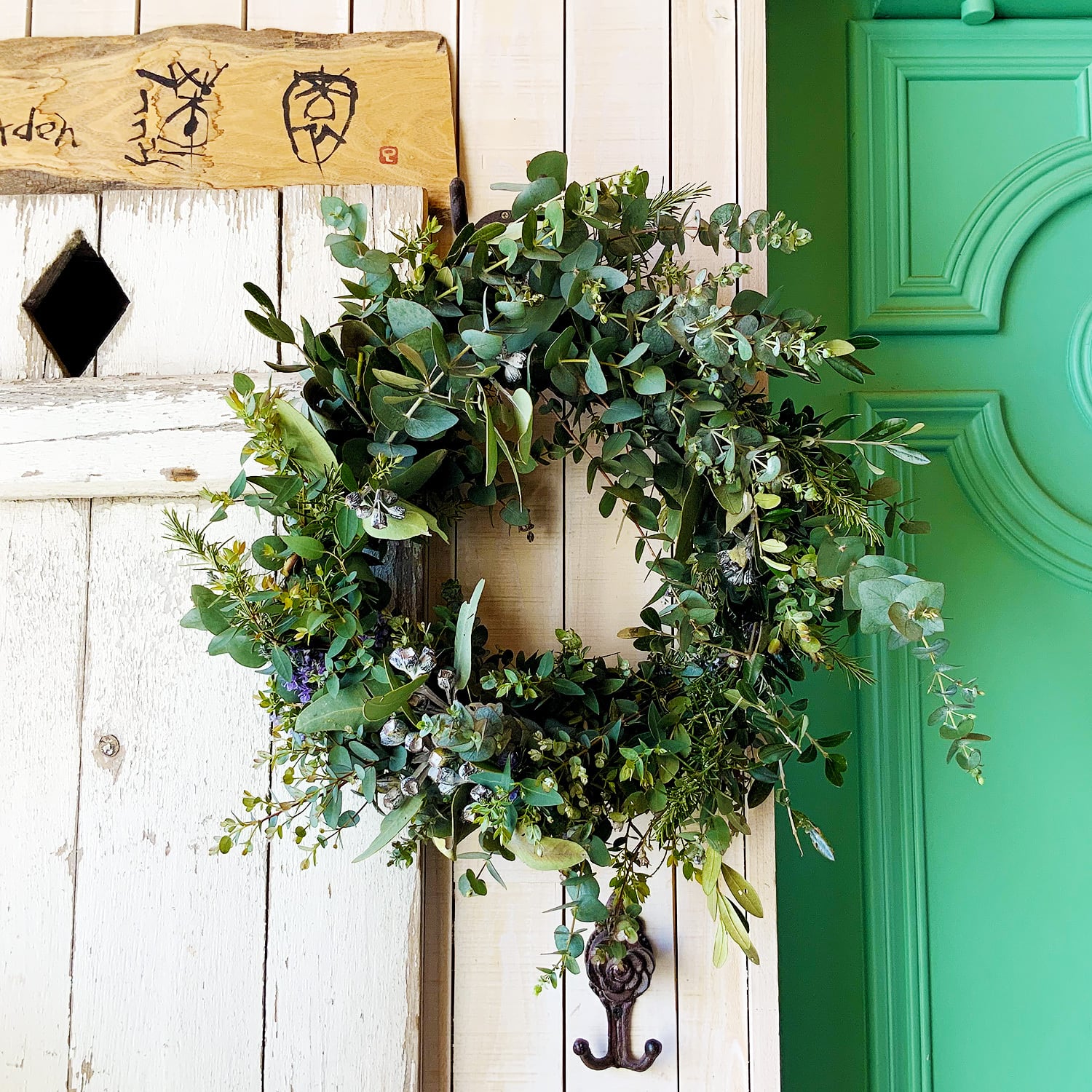 リースの定期便 「毎月届くドアリース M」 | 花と植物のフラワーギフト