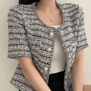 【送料無料】 テーラードジャケット 3色 アウター 羽織り ショート クロップド丈 半袖 Vネック フレア Aライン 飾り パール ボタン ツイード ホワイト ブラック ブルー 大人カラー かわいい 大人可愛い 綺麗 シンプル カジュアル 大人 上品 おしゃれ お洒落 大人女子 こなれ感 エレガント コンサバ 定番アイテム 体型カバー フェミニン 夏 結婚式 二次会 女性 レディース ママ 30代 40代 オフィス ビジネス OL 通勤 デート お出かけ 女子会 お呼ばれ 休日 アウトドア パーティ