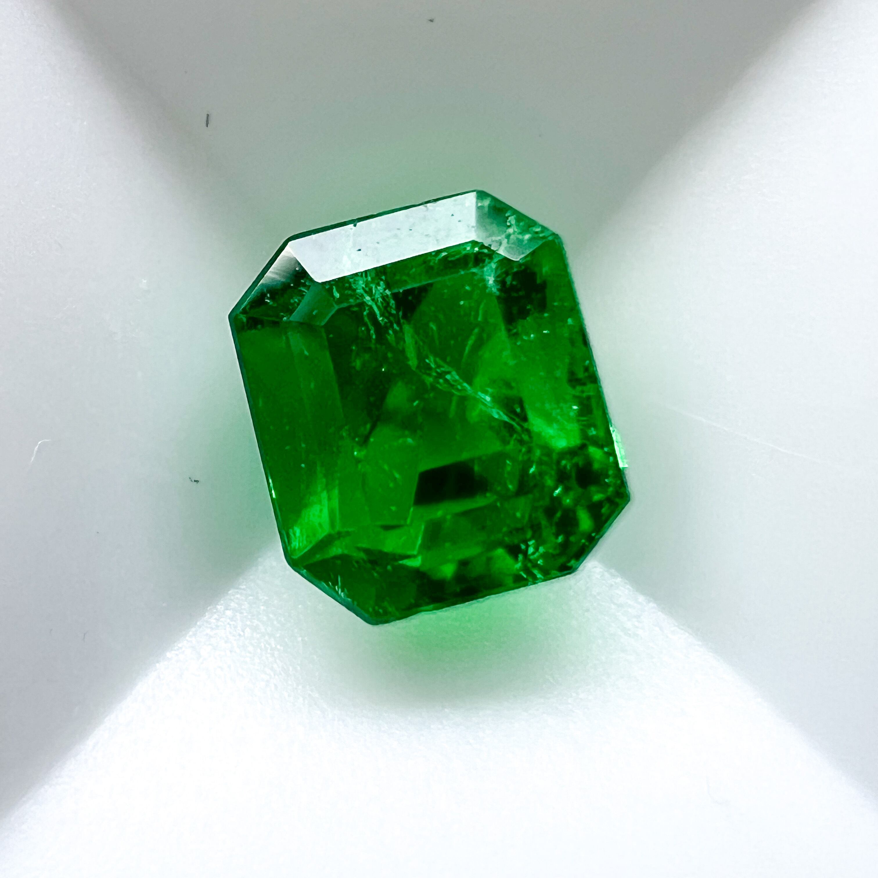 日独ソ】エメラルド 0.328ct 4.05mm×3.55mm エメラルドカットルース 日 