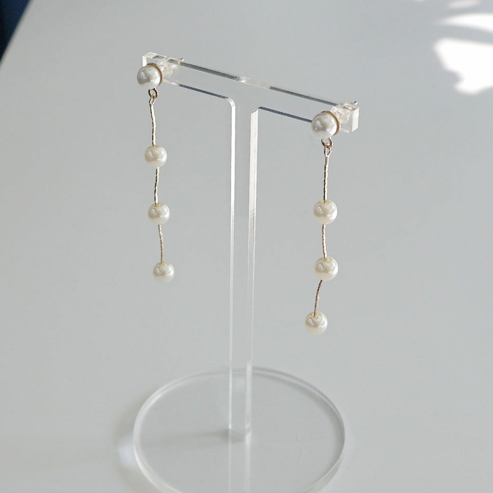 4連　パール　ドロップイヤリング　スウィング　ロングイヤリング　普段使い　パーティー　韓国製