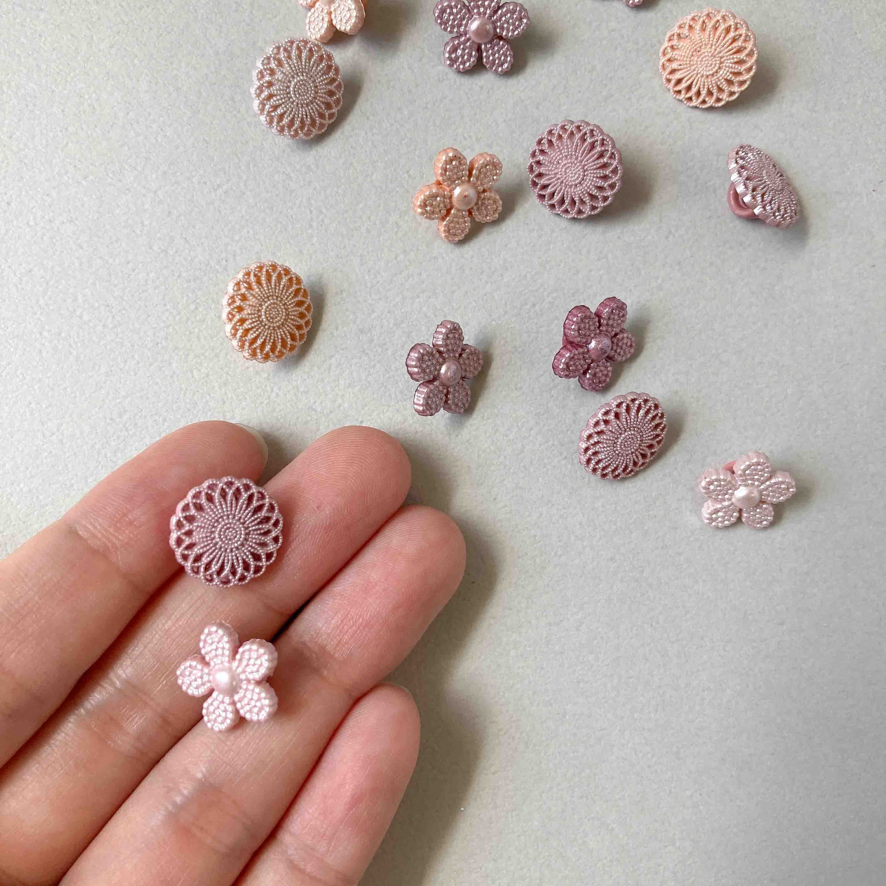 再入荷〉JJボタン パールフラワーボタンパック（16p） | Dua