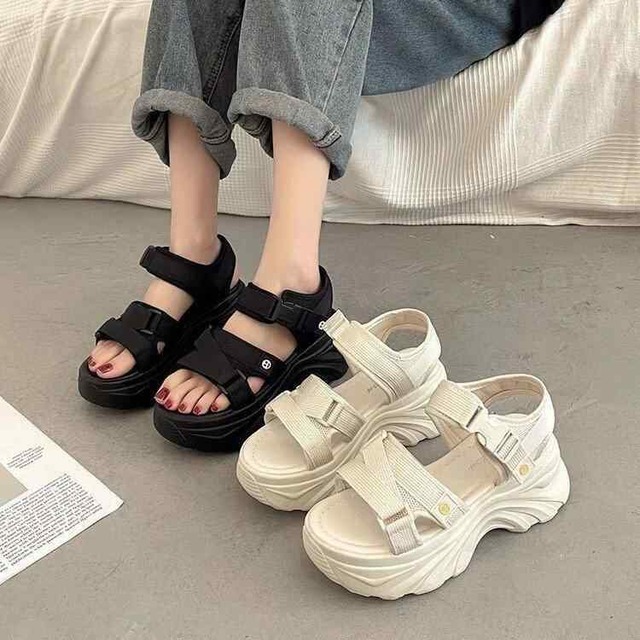 スポサン 厚底 サンダル レディース かっこいい 個性的 シンプル シューズ ビーサン ストラップ 黒 白 無地 スポーツサンダル アシンメトリー クロス ひねり こなれ感 フラット オープントゥ スリッパ 歩きやすい こなれ感 ママ ビーチ くつ